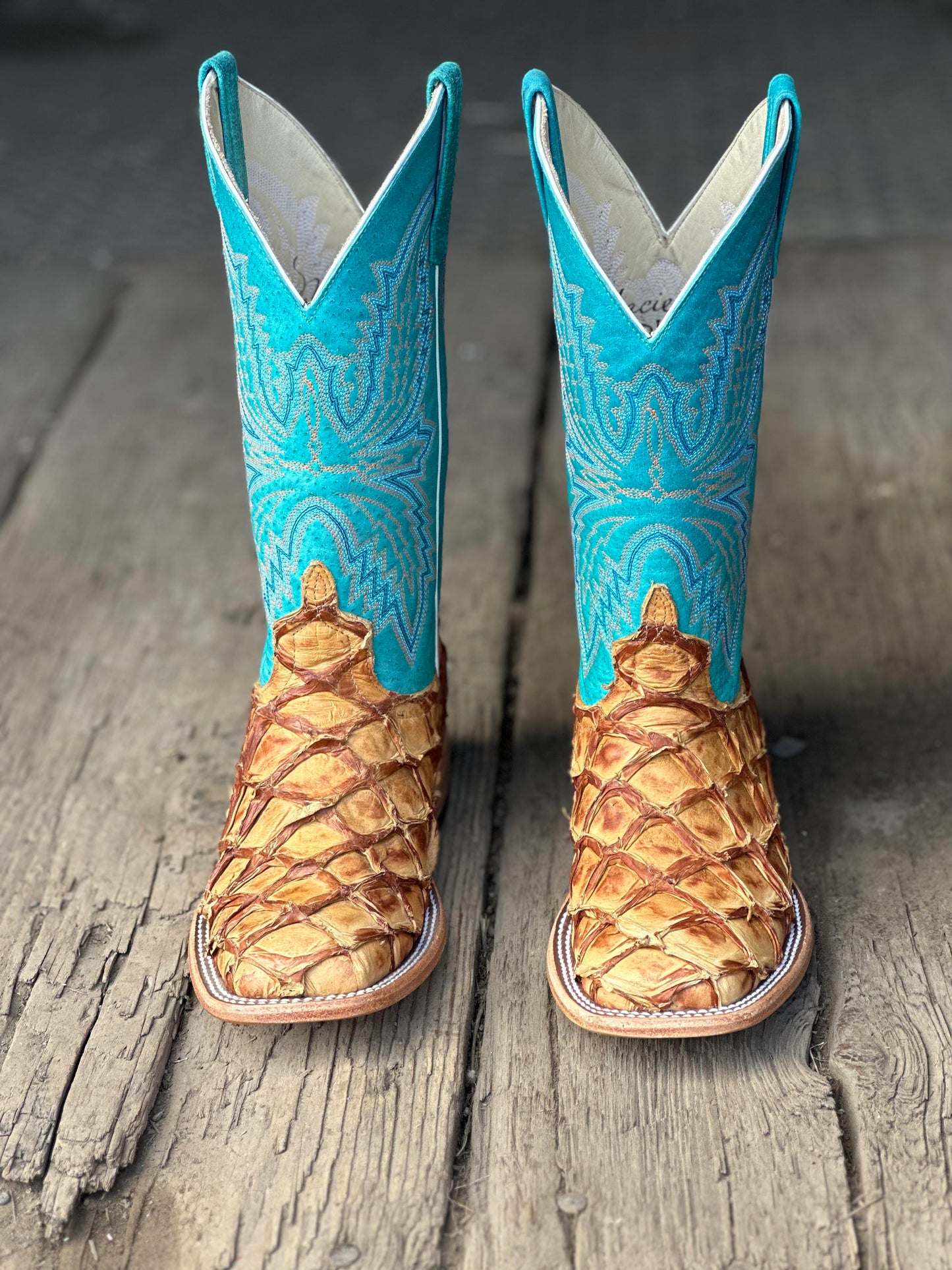 Macie Bean Womens Boot M2008A Antique Saddle Big Bass/Turquoise Sinsation