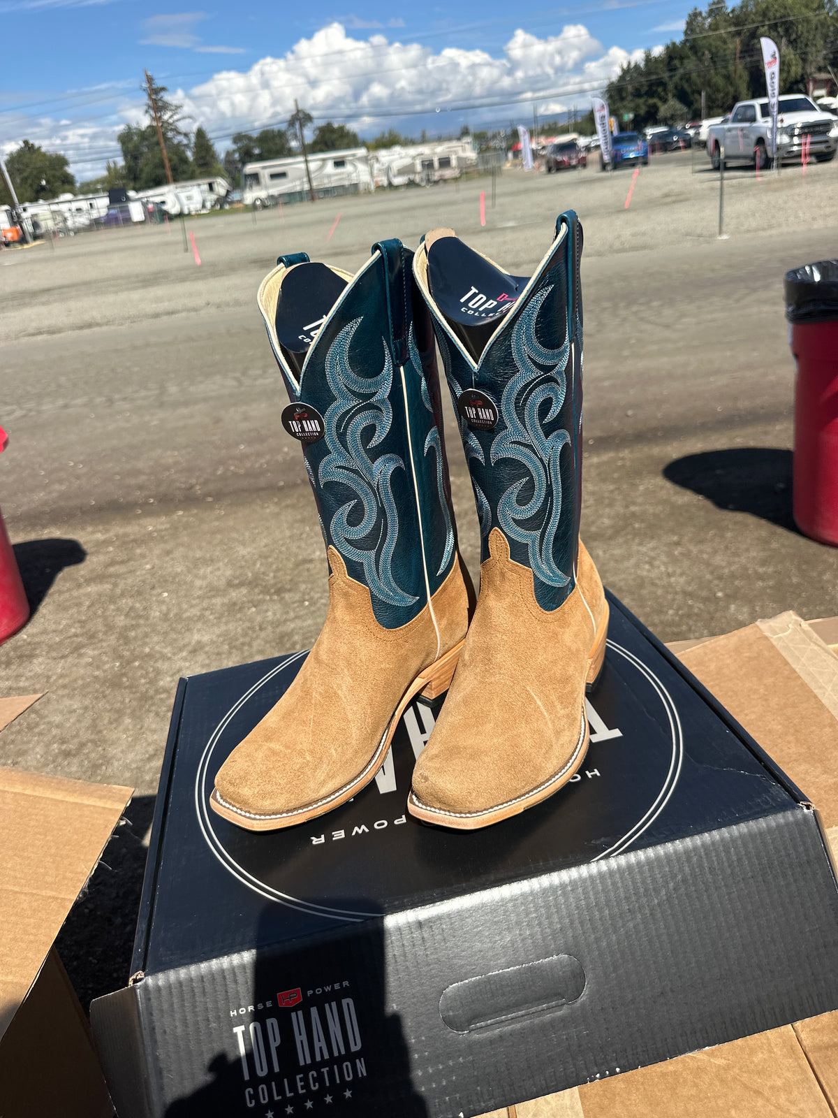HP9547 Tan Crazy Rough Out/Azure New Orleans